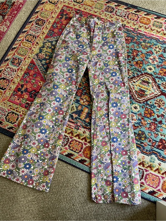 Wrangler Denim - Wrangler WANDERER Floral High-Rise Jeans in Multi-Color Daisy Print
